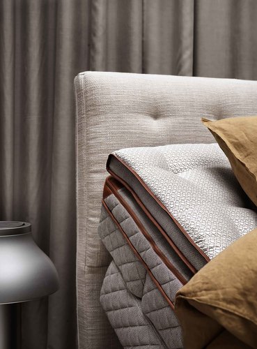 Świeżo, jasno, wakacyjnie: pomysły na letnią metamorfozę sypialni